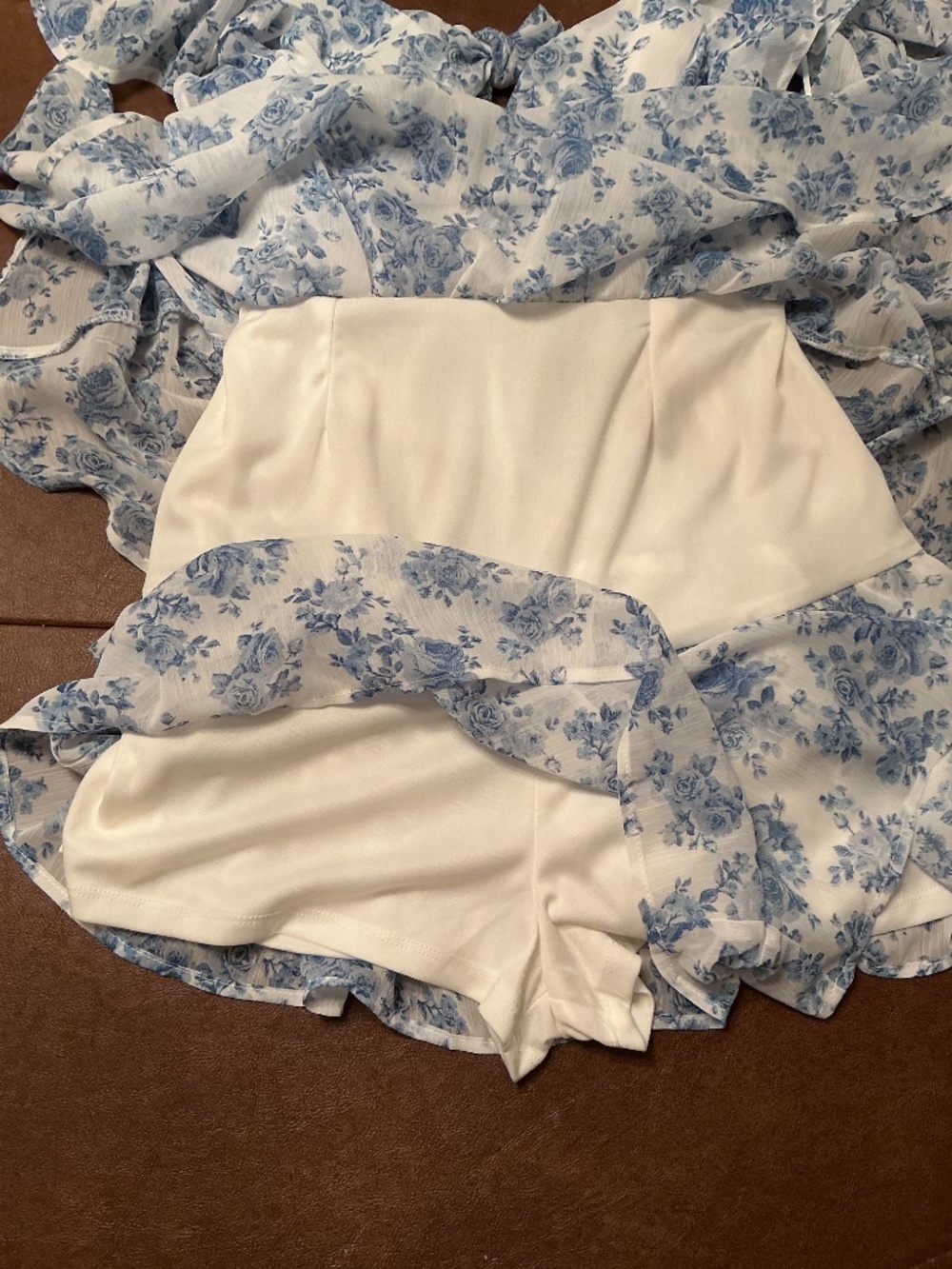 NWT White & Blue Floral Ruffled sleeve Romper Tie Back Tiered babydoll Sz M - Picture 7 of 10